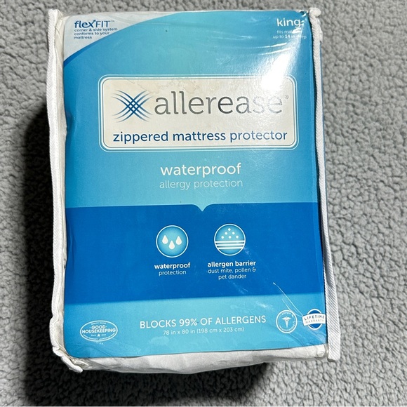 Zippered Mattress Protector - White